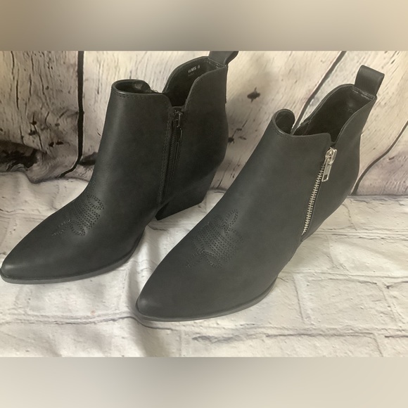 🐘 DV Flared Heel Boot - Picture 8 of 12